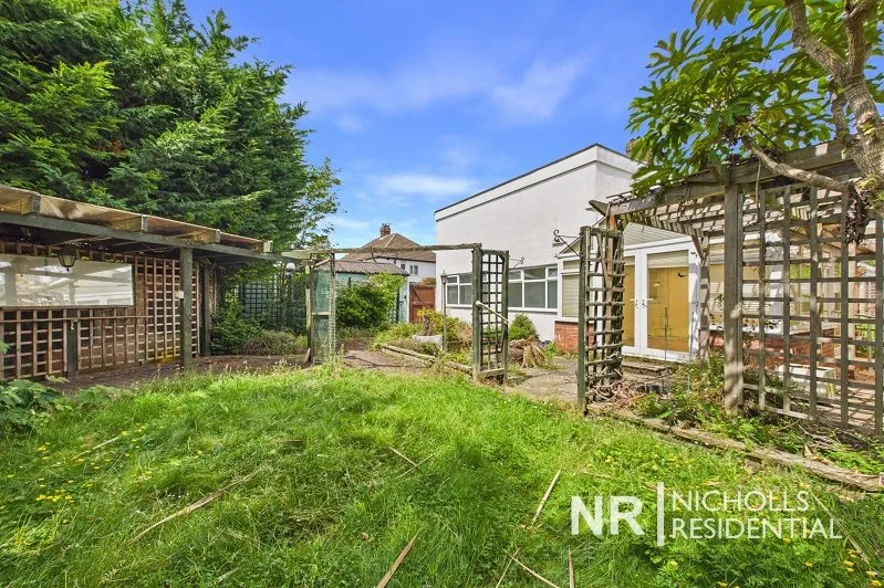 St Pauls Close, Chessington, KT9, photo 26