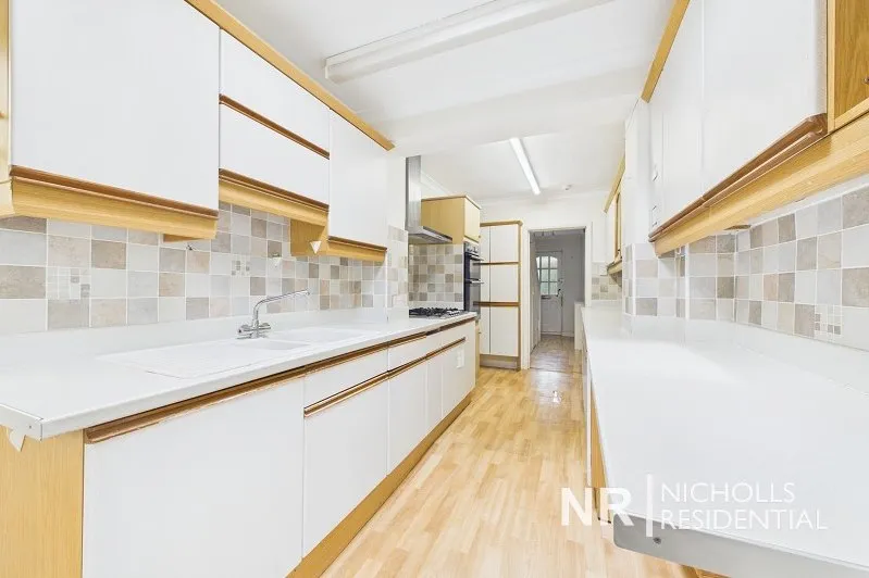 St Pauls Close, Chessington, KT9, photo 5