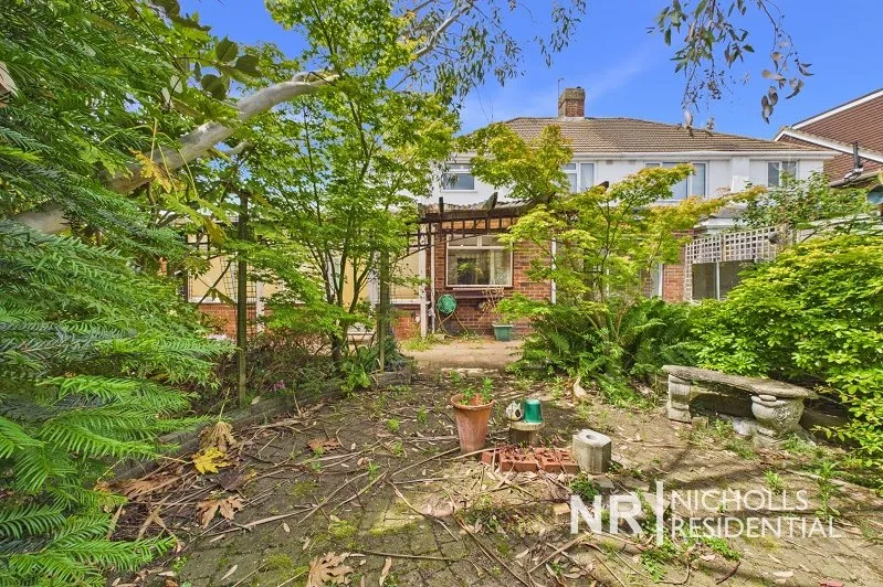 St Pauls Close, Chessington, KT9, photo 29
