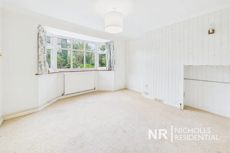 St Pauls Close, Chessington, KT9, photo 2