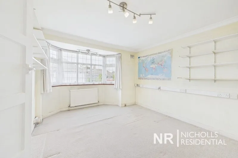 St Pauls Close, Chessington, KT9, photo 18
