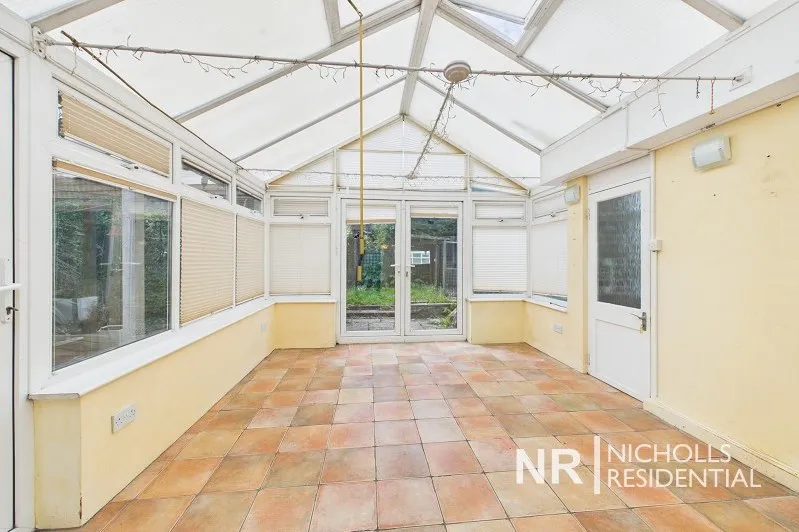 St Pauls Close, Chessington, KT9, photo 9