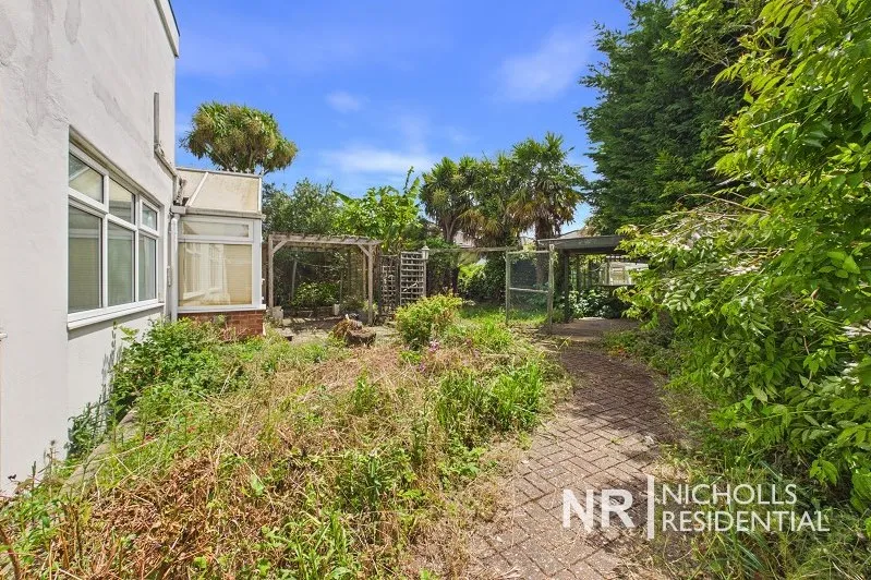 St Pauls Close, Chessington, KT9, photo 27