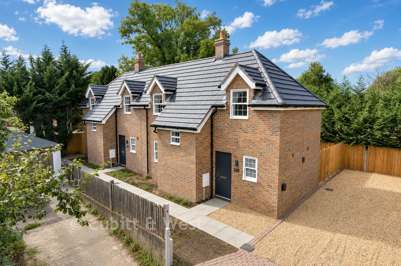 2 bed house for sale, Dolby Terrace, Charlwood, RH6