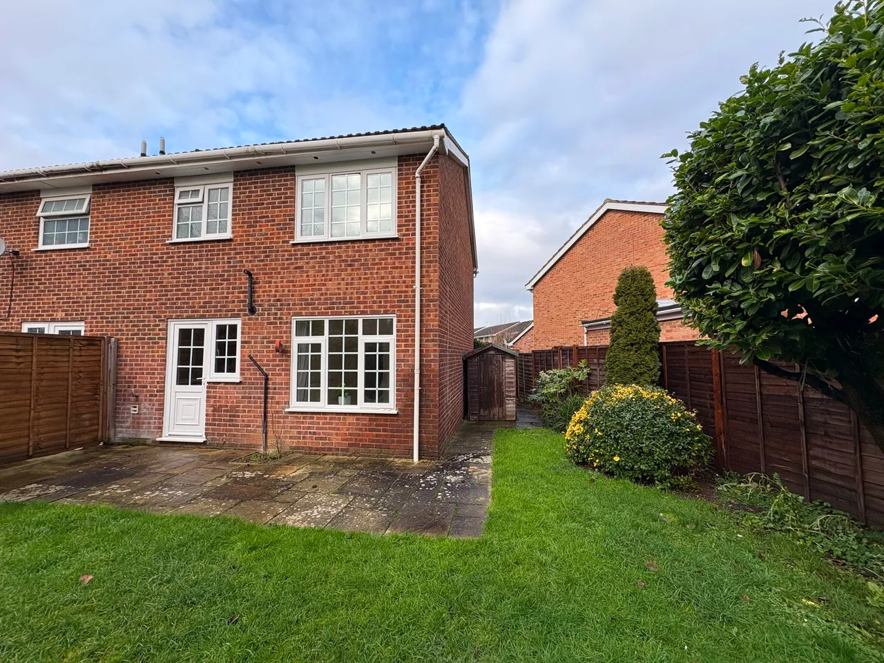Lyneham Gardens, Cranbrook Drive, Maidenhead, Berkshire, photo 3