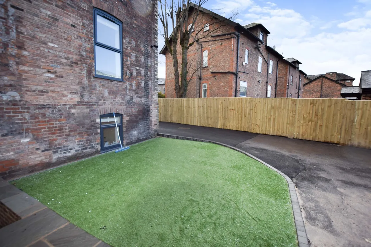Barrington Road, Altrincham, WA14, photo 8