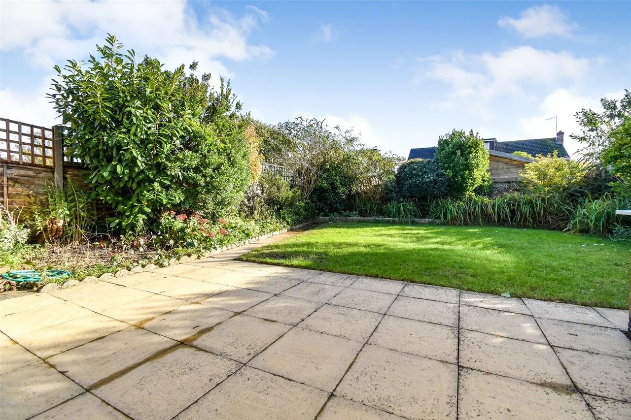 Meadow Way, Aldershot, Hampshire, GU12 4UU, photo 2