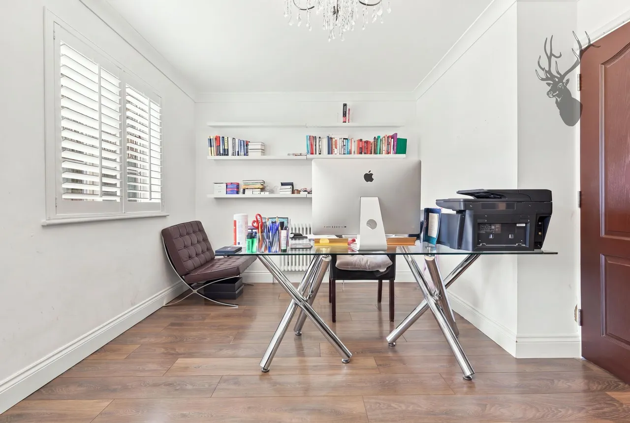 Buckhurst Hill, IG9, photo 12
