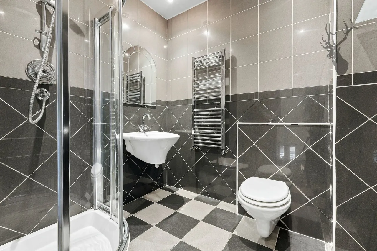 Buckhurst Hill, IG9, photo 18
