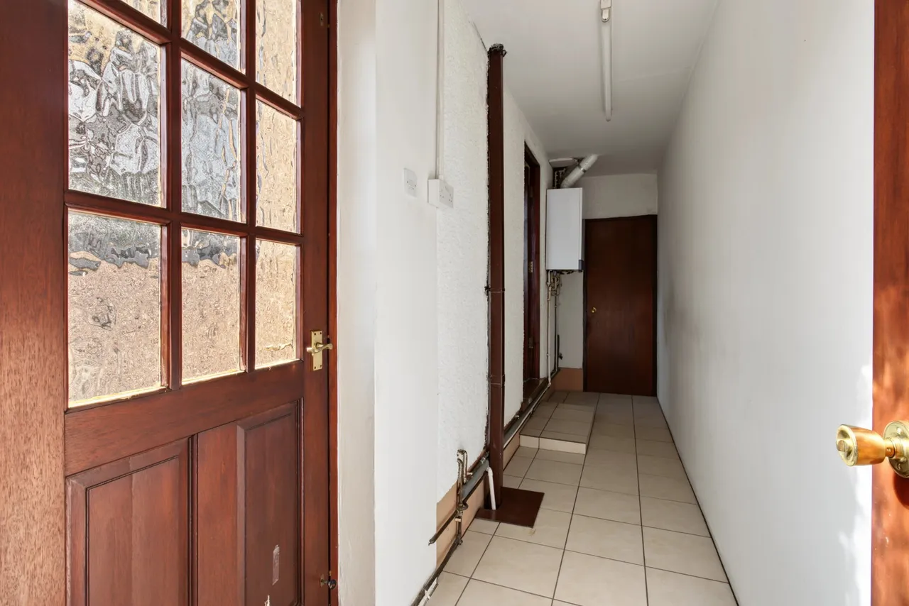Rise Park Boulevard, Rise Park, RM1, photo 9