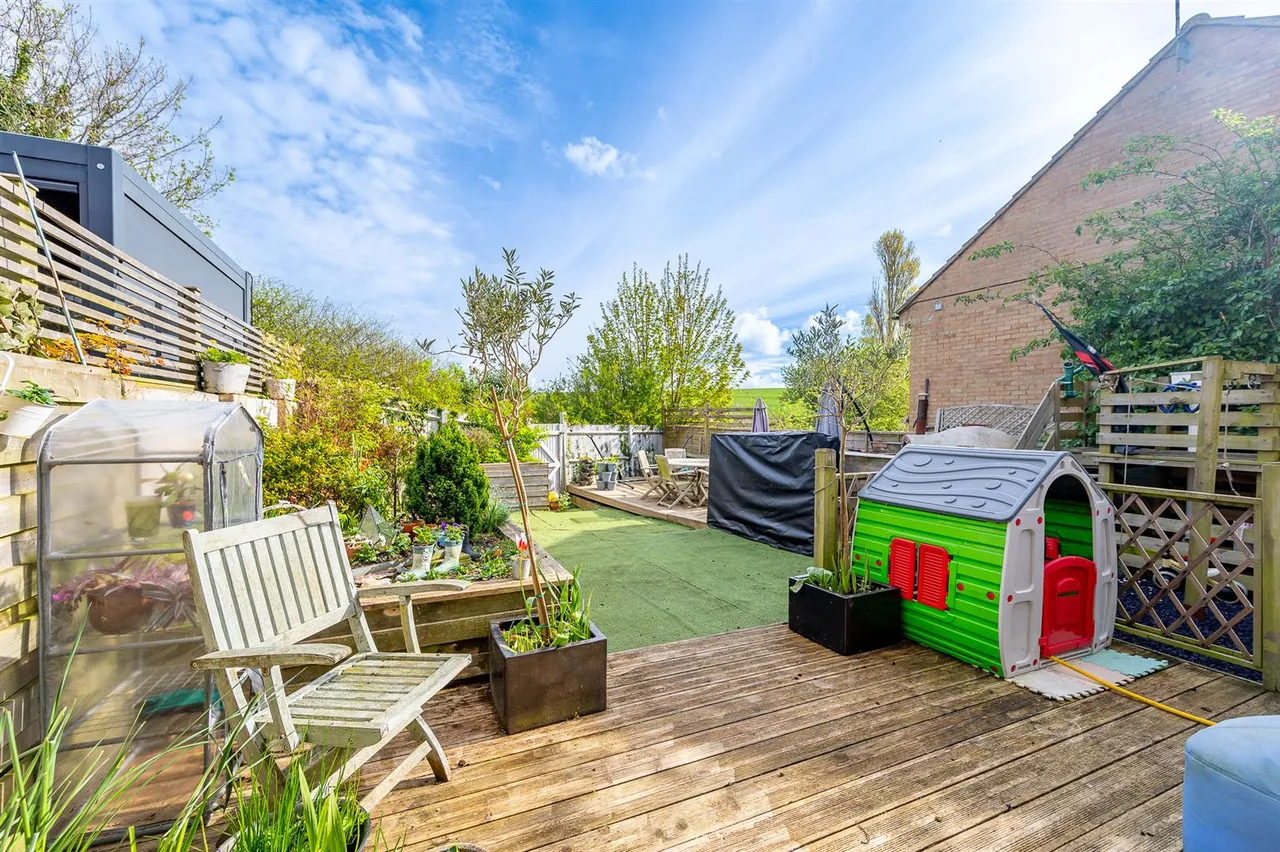 Barn Close, Seaford, photo 15