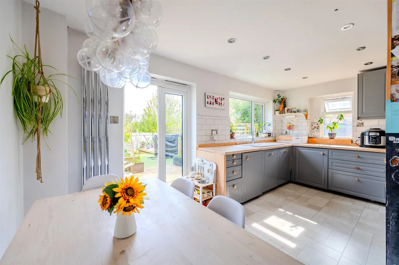 Barn Close, Seaford, photo 12