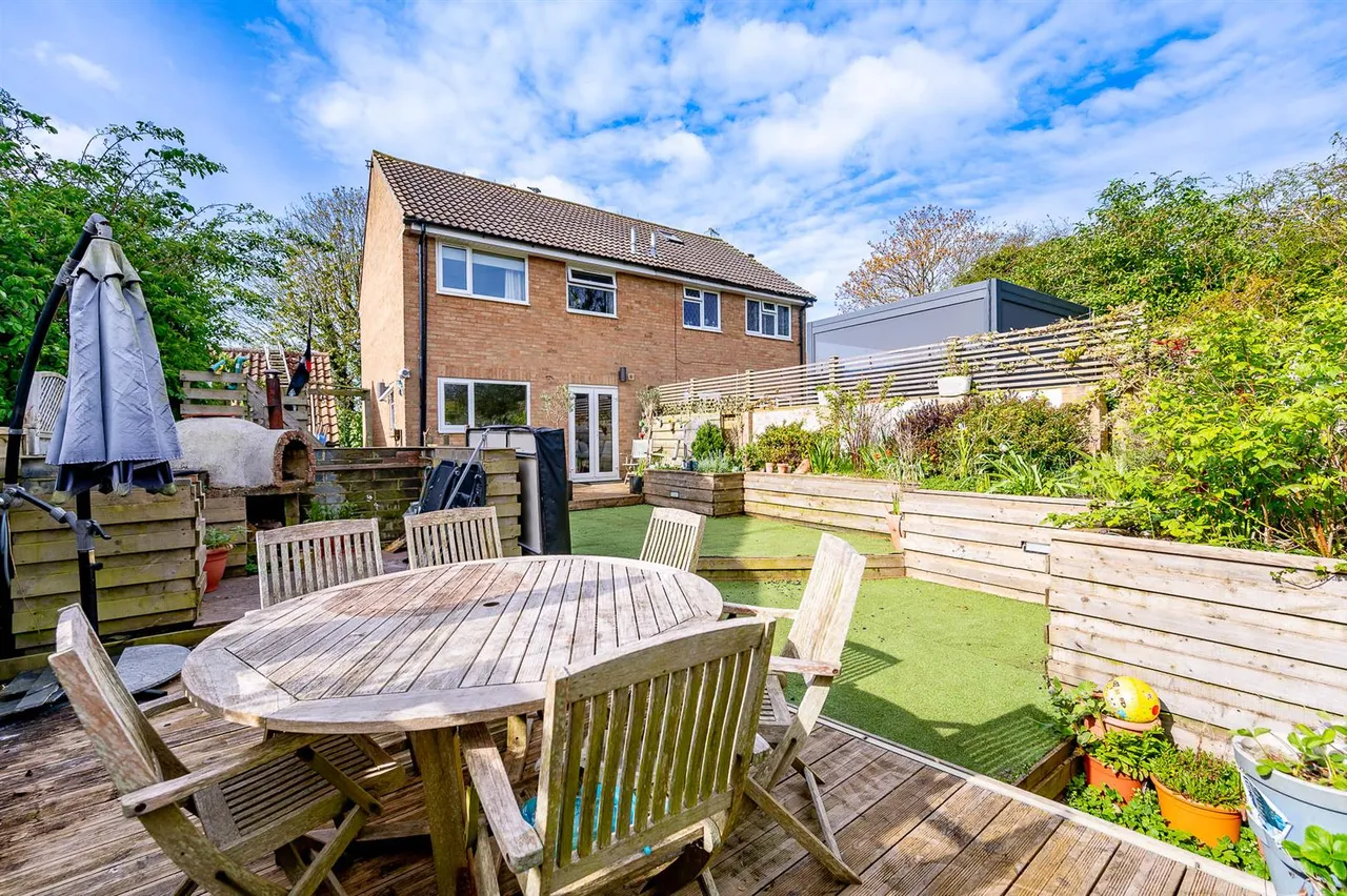 Barn Close, Seaford, photo 19