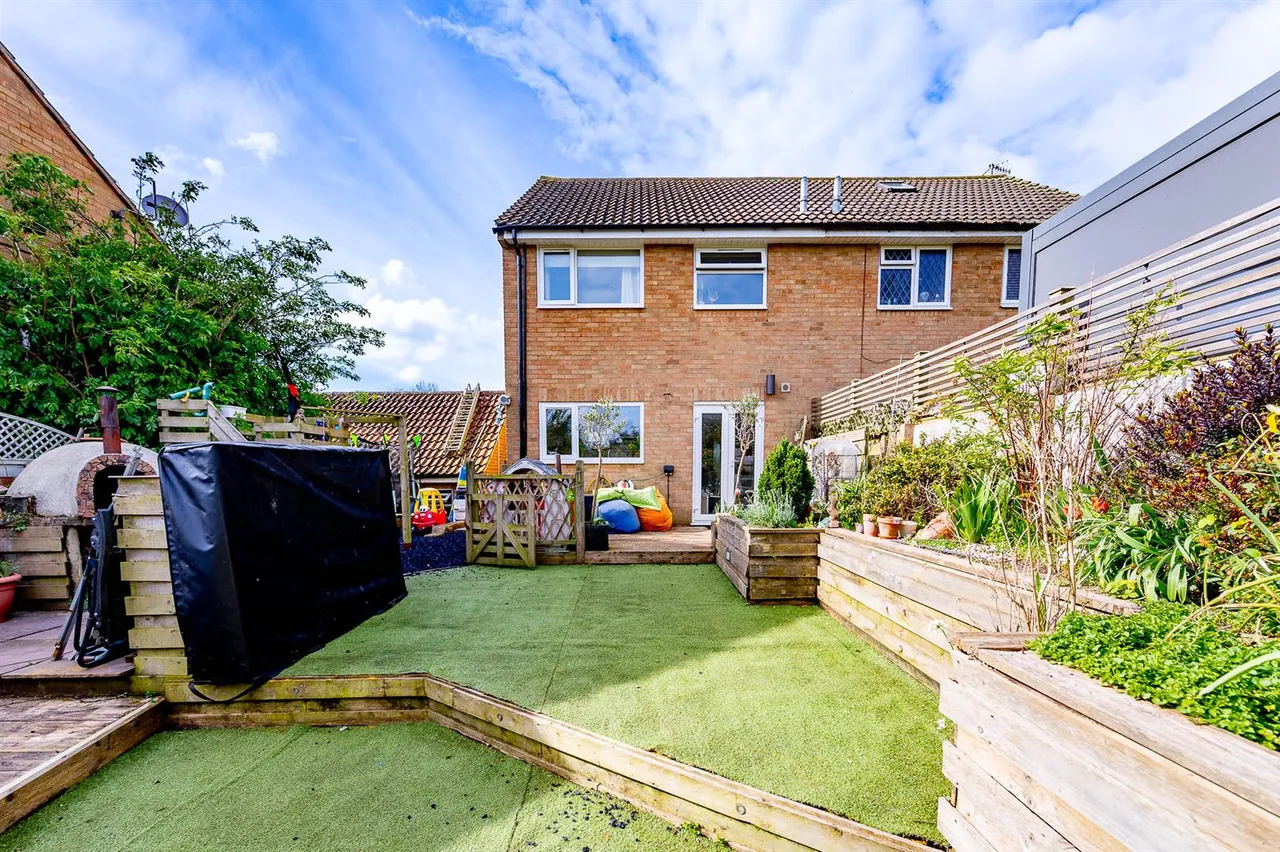 Barn Close, Seaford, photo 9