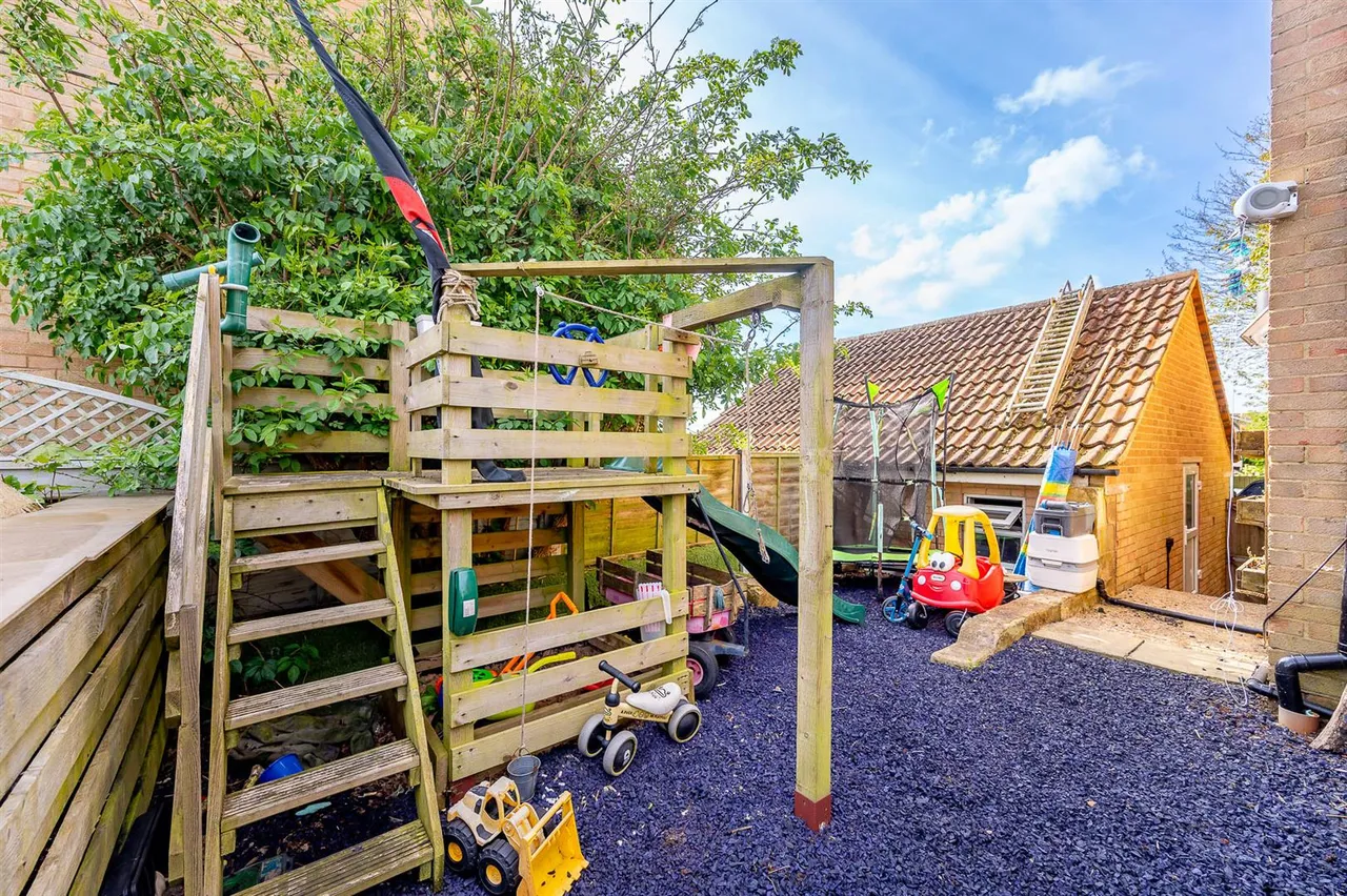 Barn Close, Seaford, photo 16