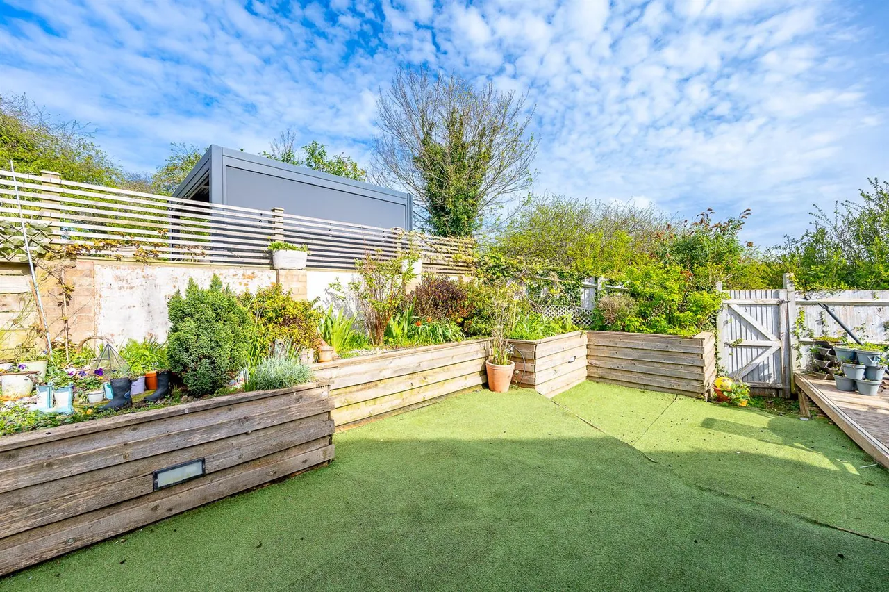 Barn Close, Seaford, photo 17