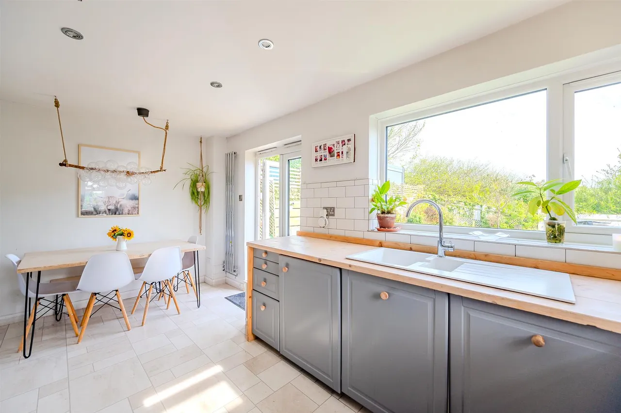 Barn Close, Seaford, photo 13
