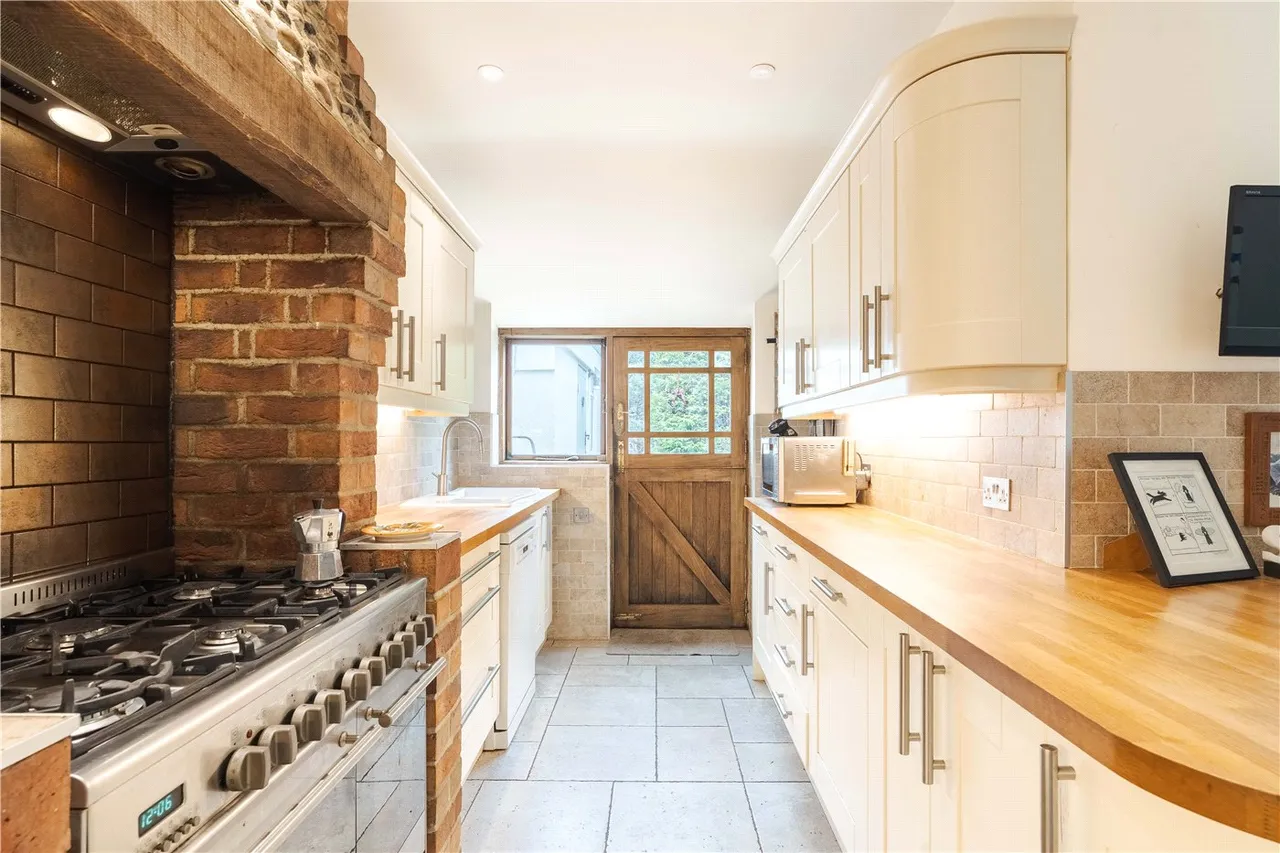 Magna Road, Bearwood, BH11, photo 4