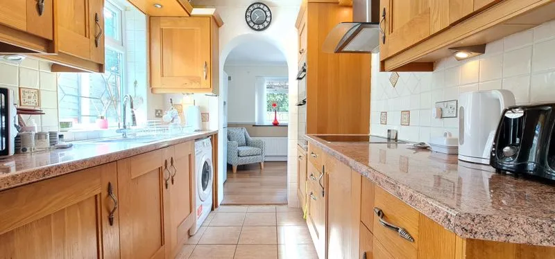 Purleigh Road, Rayleigh, Essex, SS6 9AN, photo 2