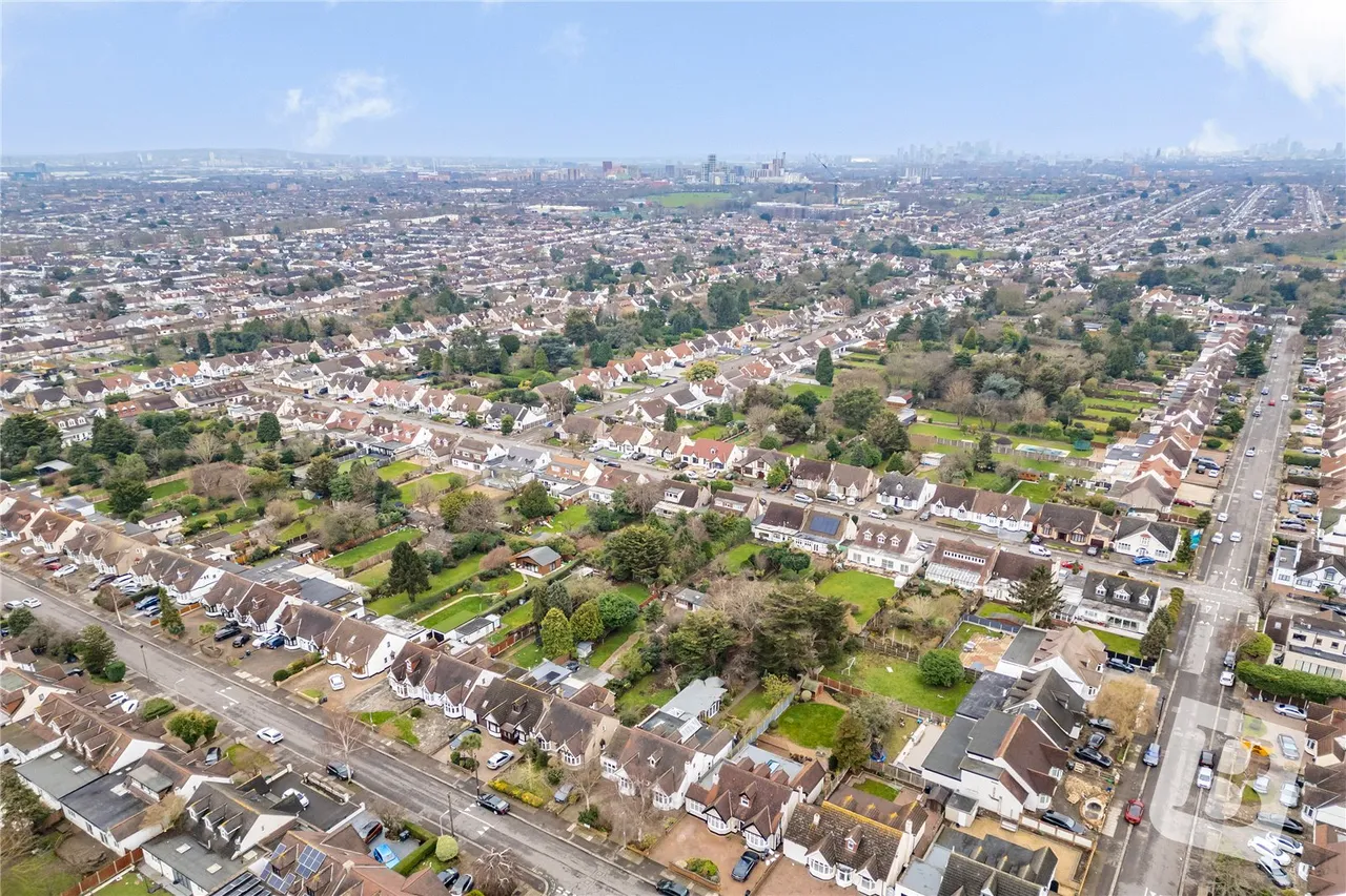 Westrow Gardens, Ilford, IG3, photo 38