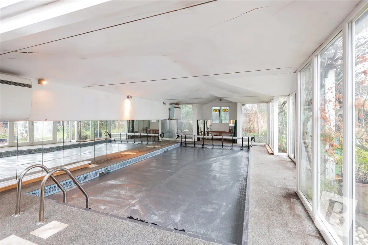 Westrow Gardens, Ilford, IG3, photo 26