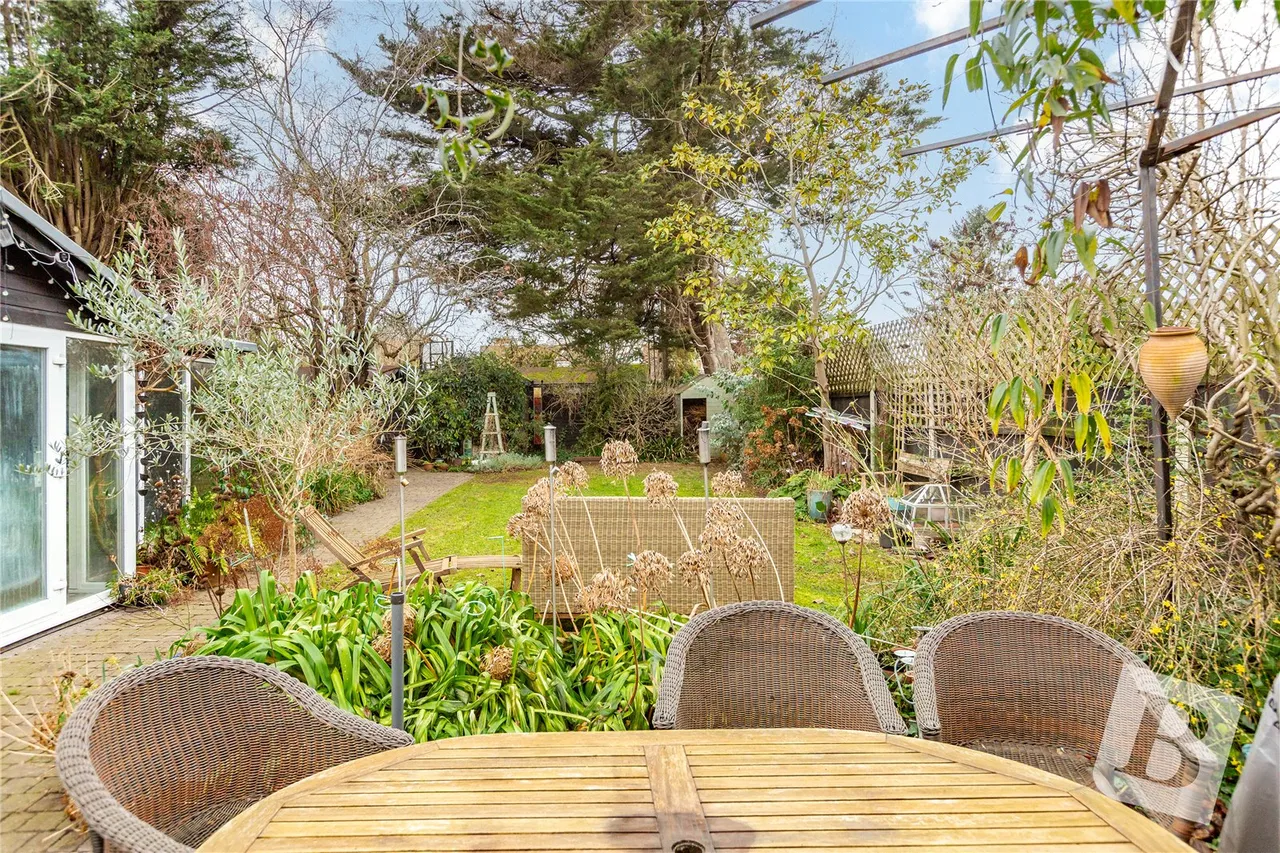 Westrow Gardens, Ilford, IG3, photo 21