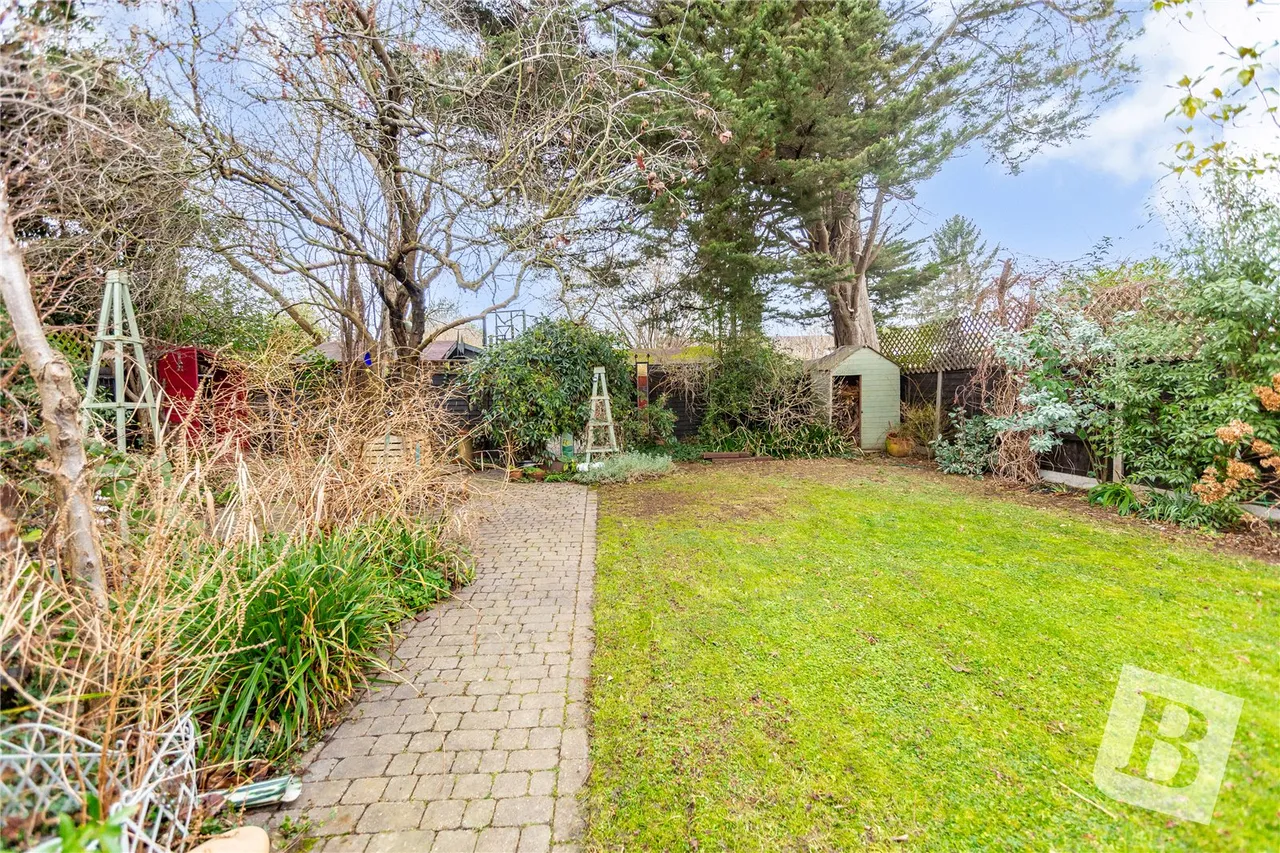 Westrow Gardens, Ilford, IG3, photo 8