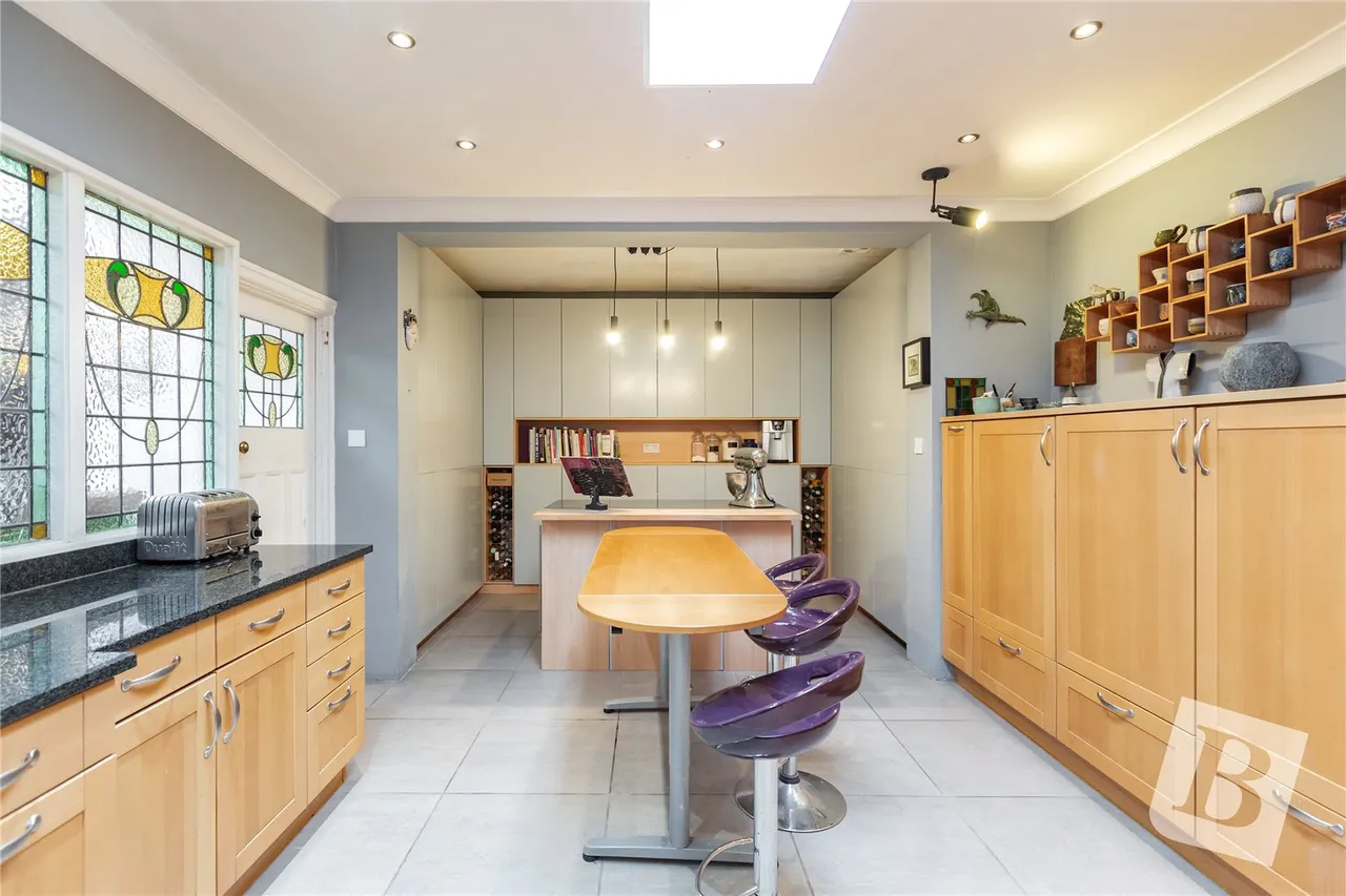 Westrow Gardens, Ilford, IG3, photo 24