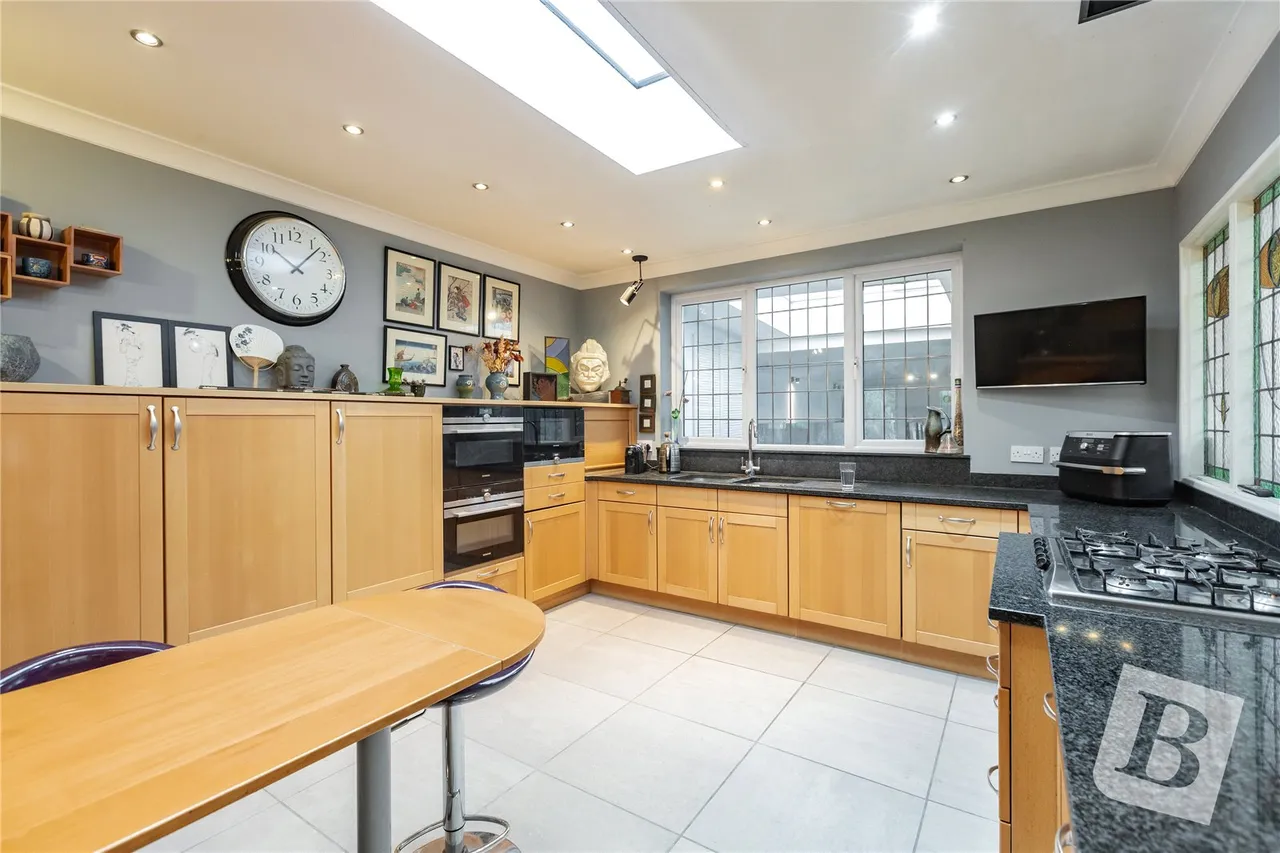 Westrow Gardens, Ilford, IG3, photo 9