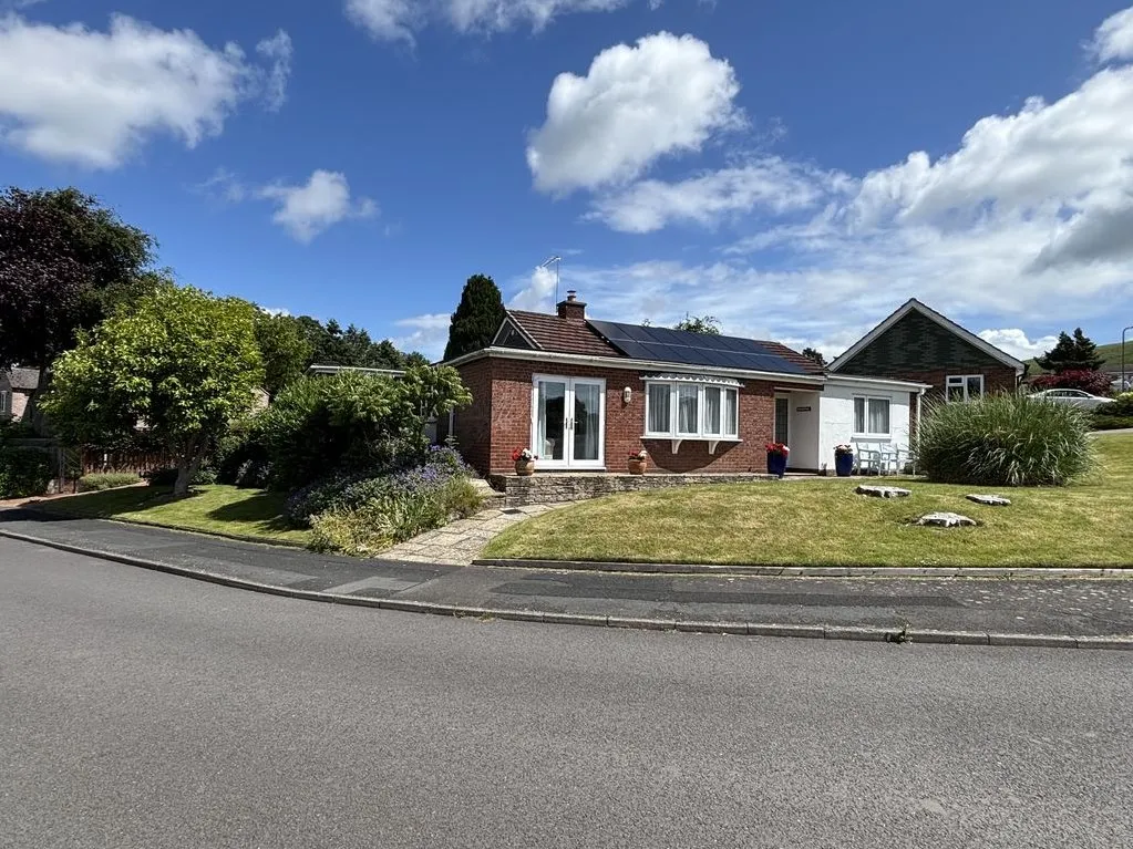 3 bed house for sale — 1 Forester Avenue, Much Wenlock, Shropshire TF13 6EU