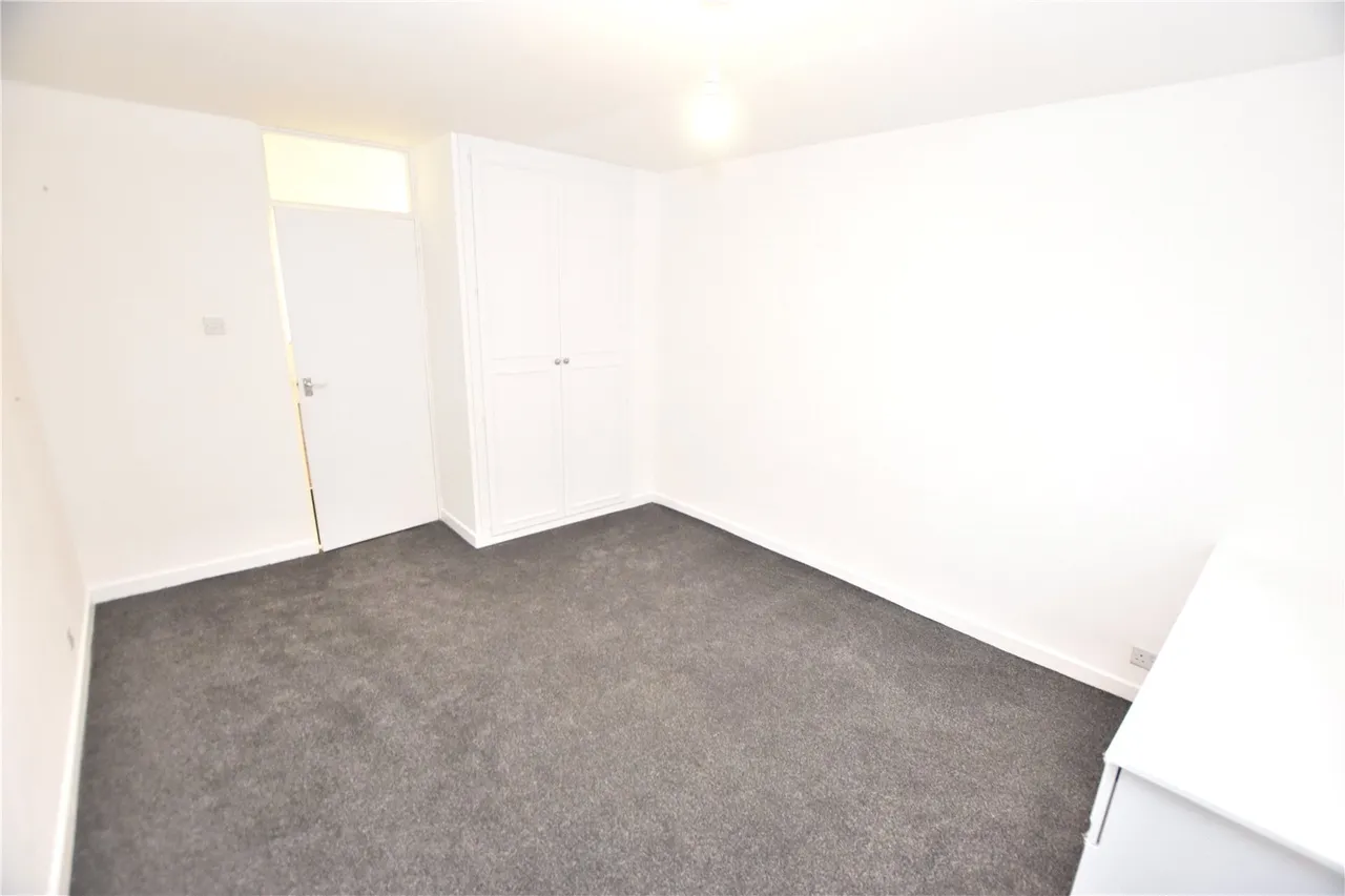 Fernhill Road, Farnborough, Hampshire, GU14 9EE, photo 8