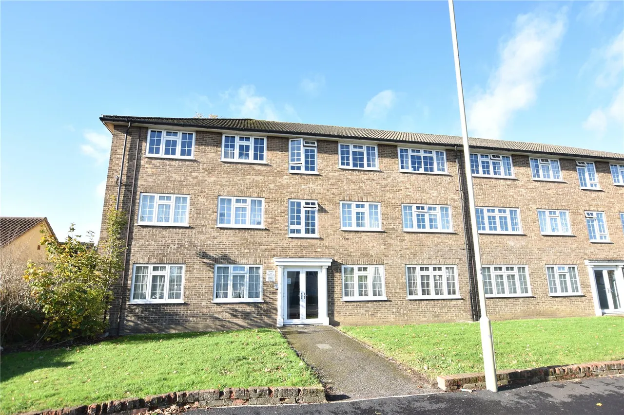 2 bed flat for sale — Fernhill Road, Farnborough, Hampshire, GU14 9EE