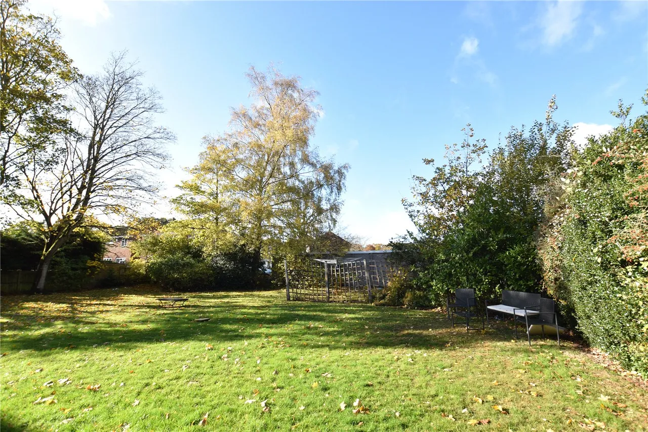 Fernhill Road, Farnborough, Hampshire, GU14 9EE, photo 10