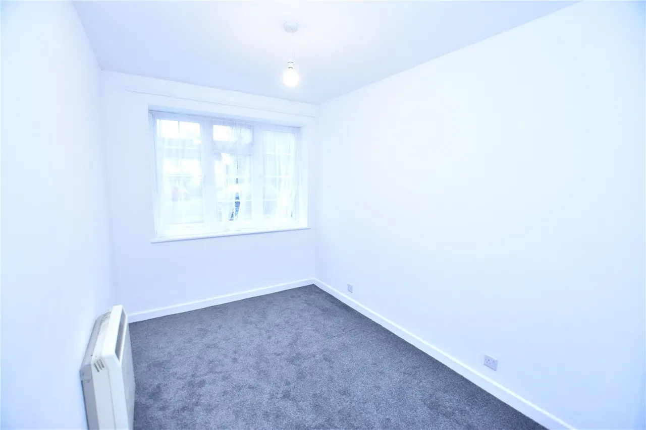 Fernhill Road, Farnborough, Hampshire, GU14 9EE, photo 5