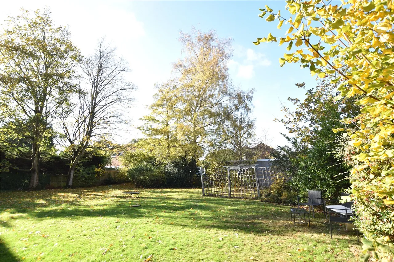 Fernhill Road, Farnborough, Hampshire, GU14 9EE, photo 11