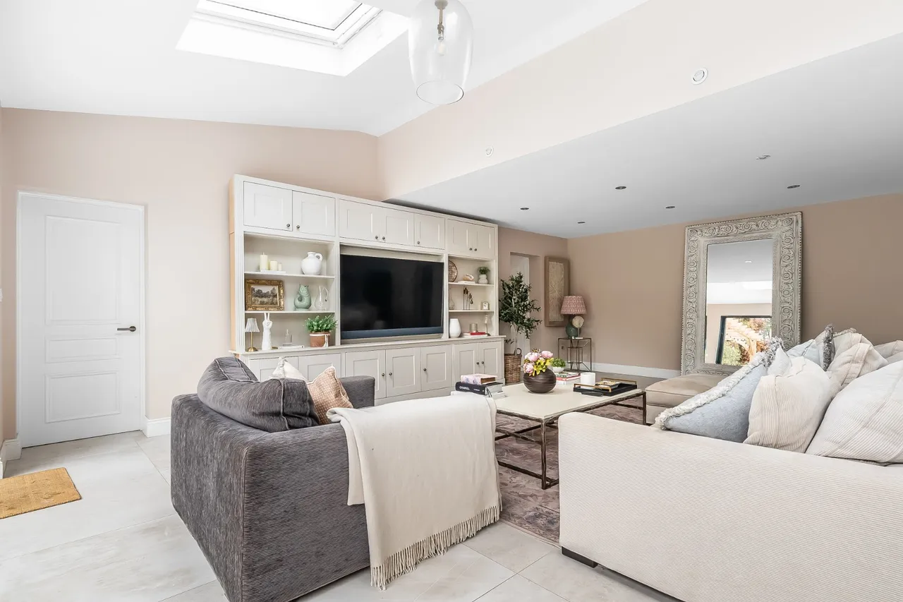 Norfolk Farm Road, Pyrford, GU22, photo 13