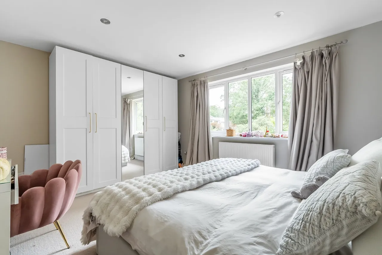 Norfolk Farm Road, Pyrford, GU22, photo 32