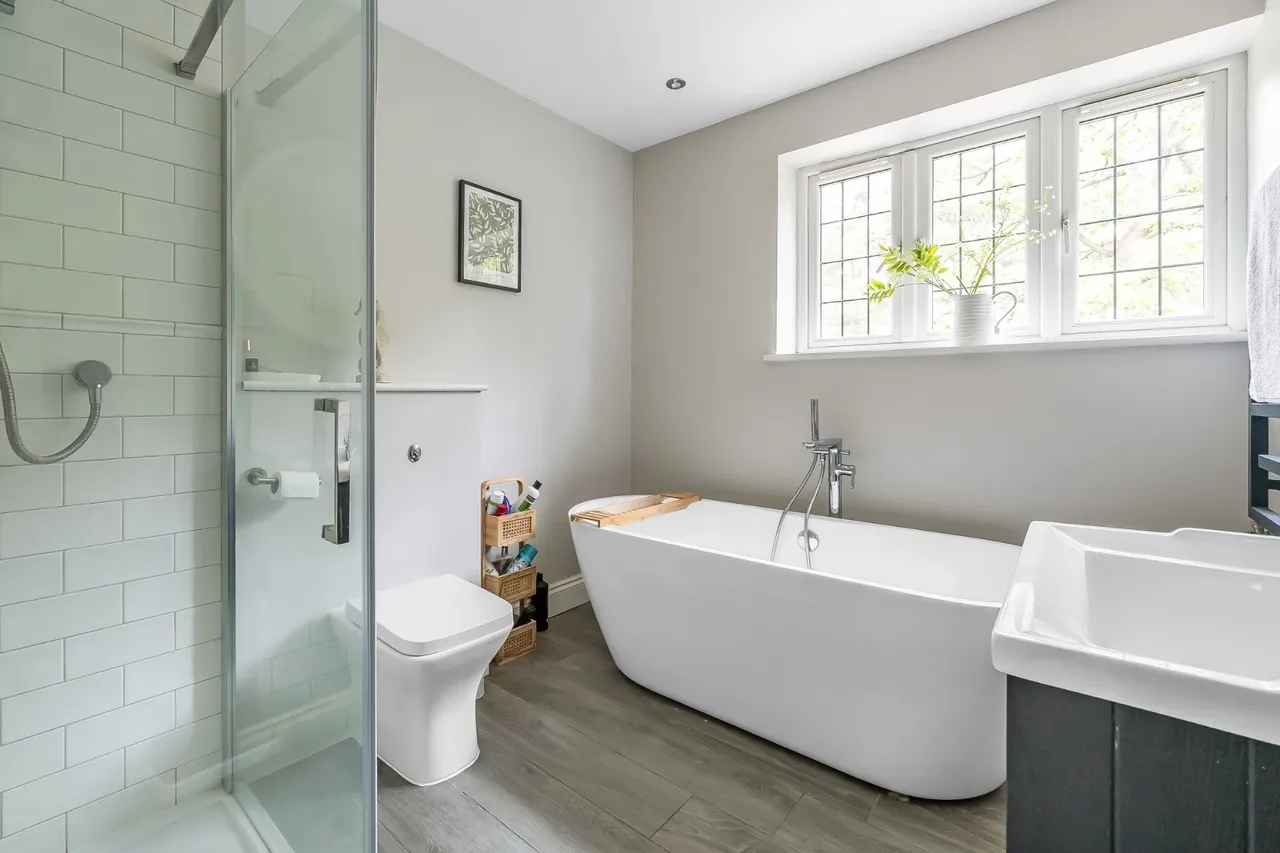 Norfolk Farm Road, Pyrford, GU22, photo 39