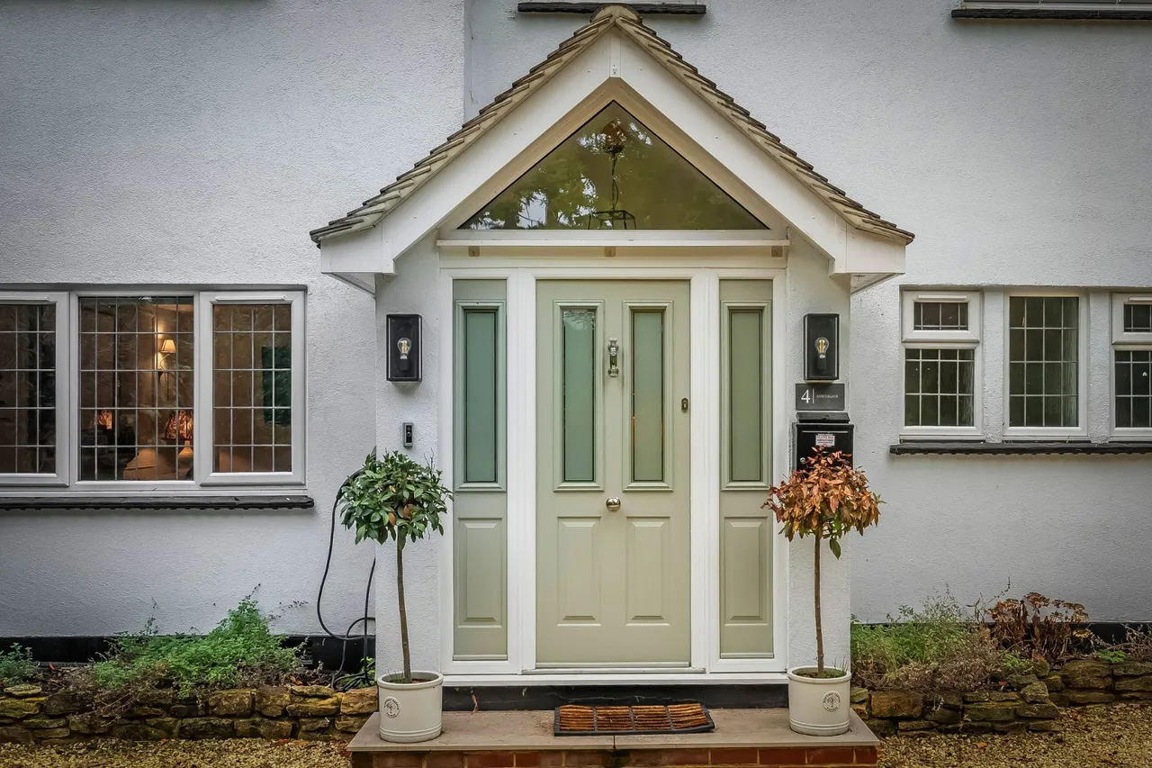 Norfolk Farm Road, Pyrford, GU22, photo 45