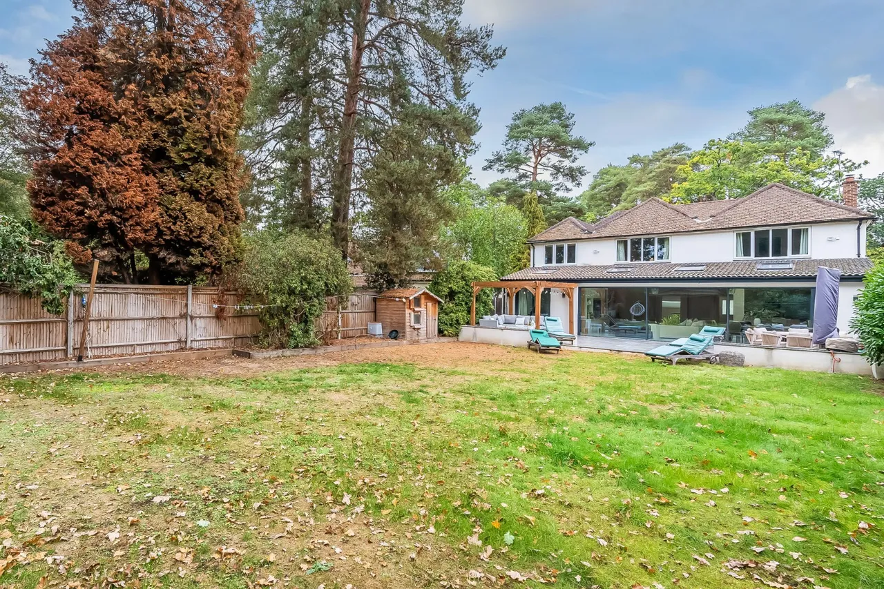 Norfolk Farm Road, Pyrford, GU22, photo 43