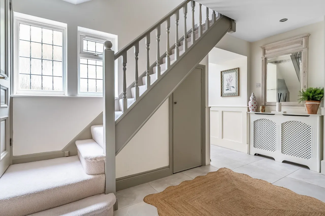 Norfolk Farm Road, Pyrford, GU22, photo 5