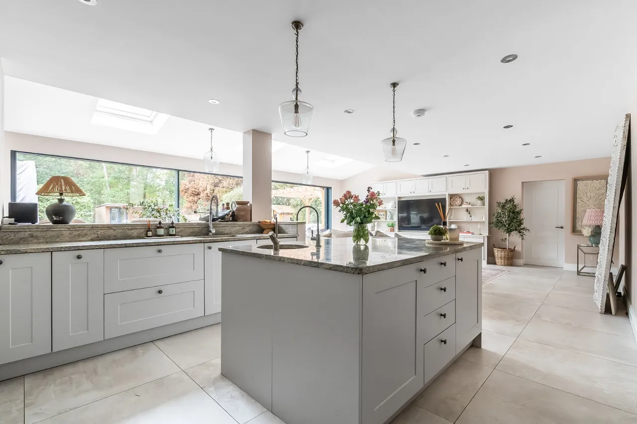 Norfolk Farm Road, Pyrford, GU22, photo 24