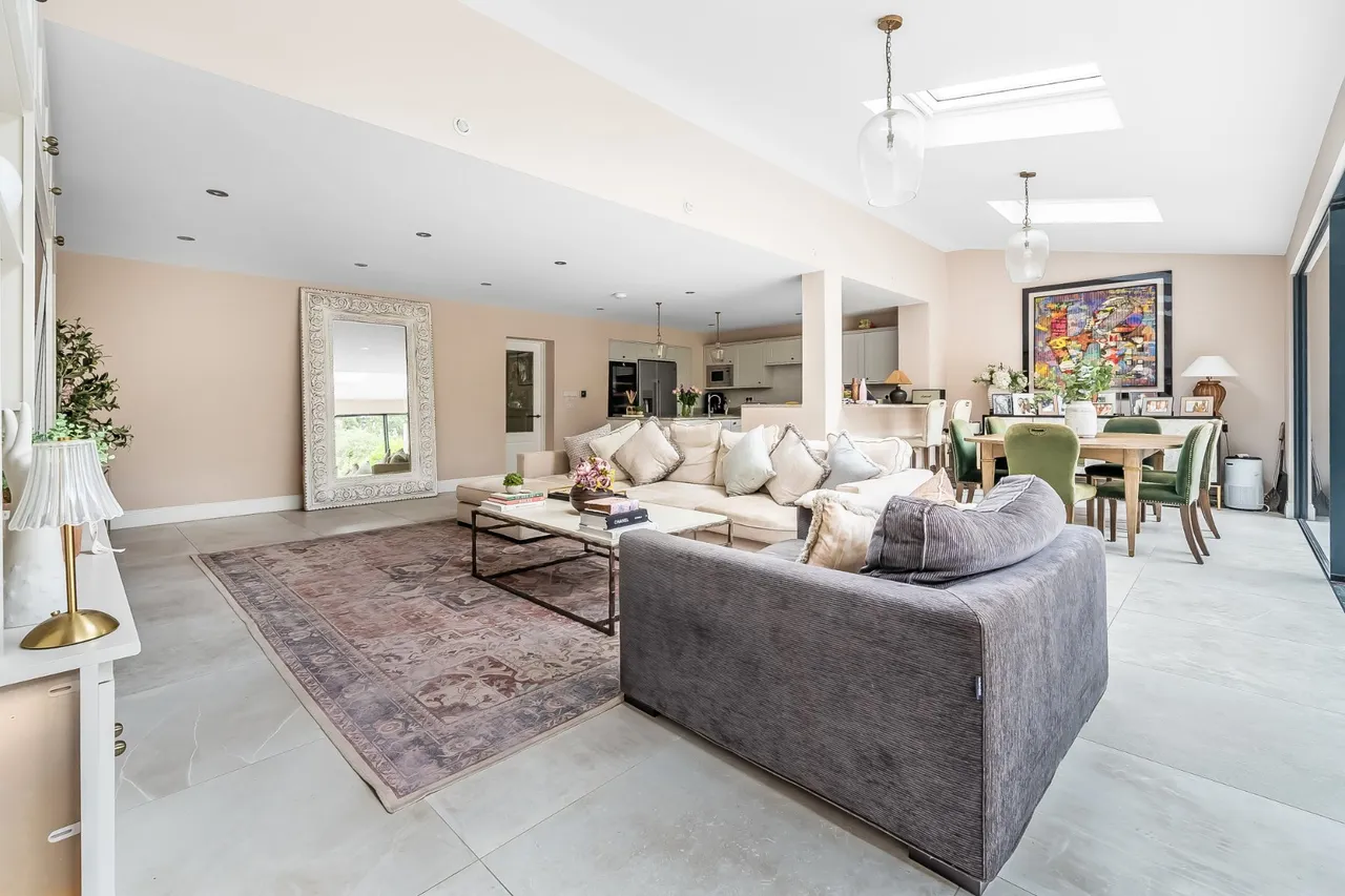 Norfolk Farm Road, Pyrford, GU22, photo 14