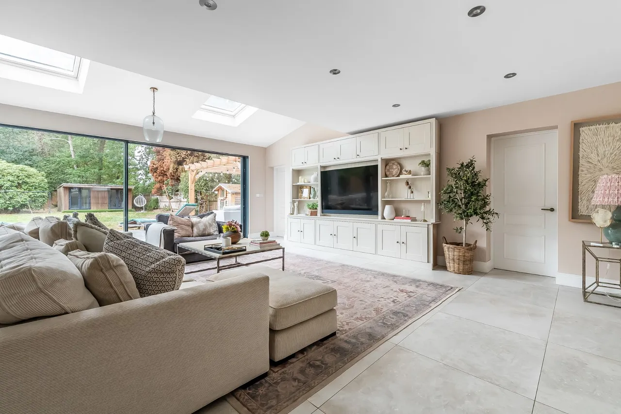 Norfolk Farm Road, Pyrford, GU22, photo 18