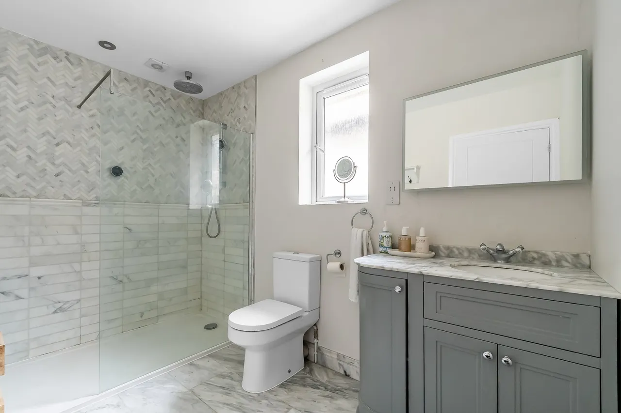 Norfolk Farm Road, Pyrford, GU22, photo 31