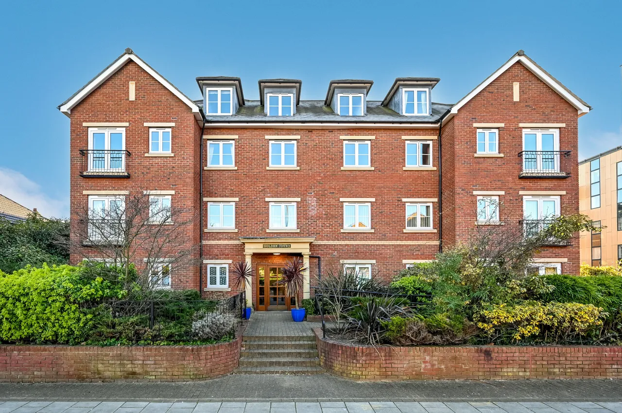 2 bed flat for sale — 34 Golden Court, Isleworth