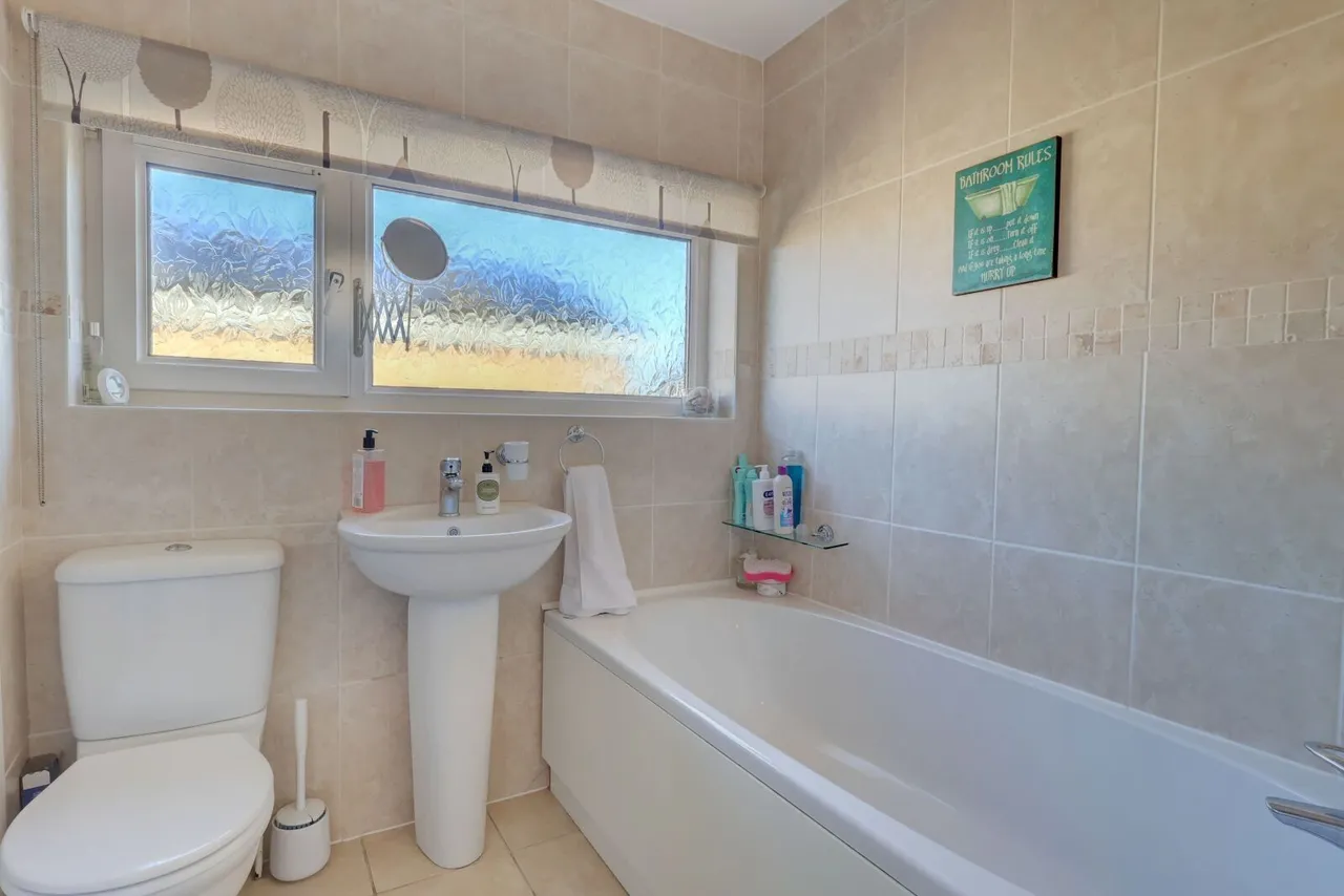 Oakley Lane, Chinnor, OX39, photo 12