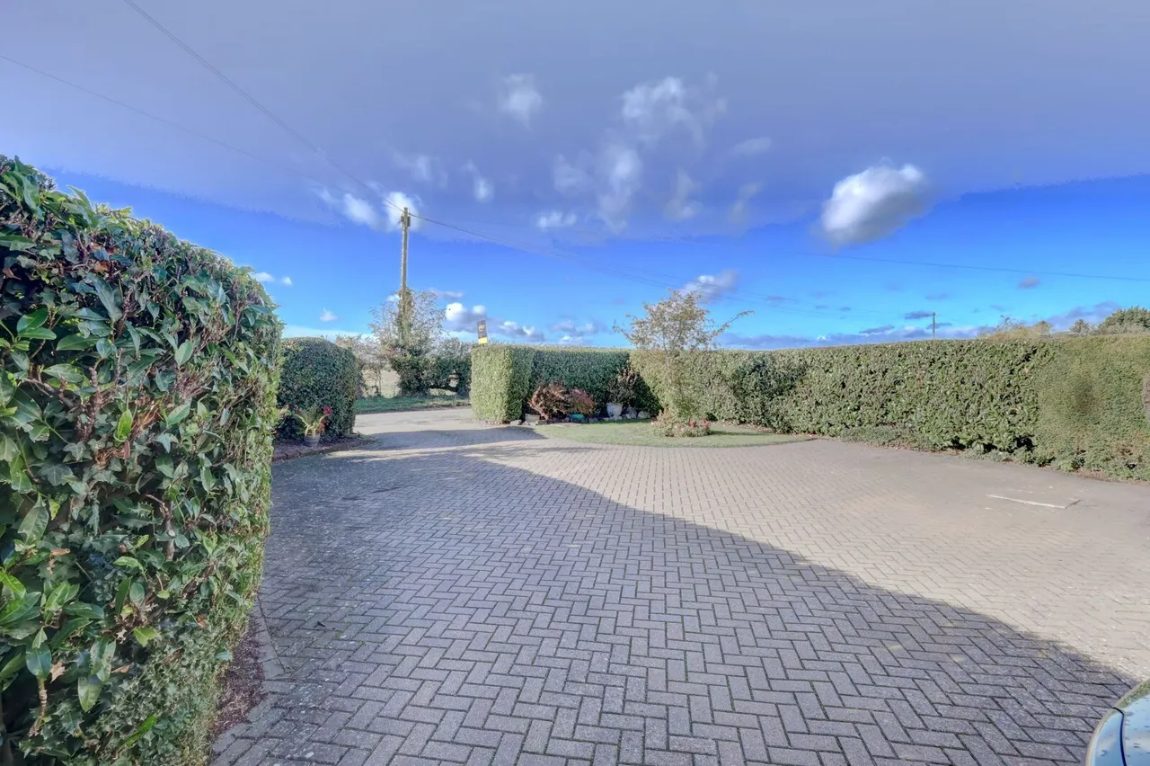 Oakley Lane, Chinnor, OX39, photo 9