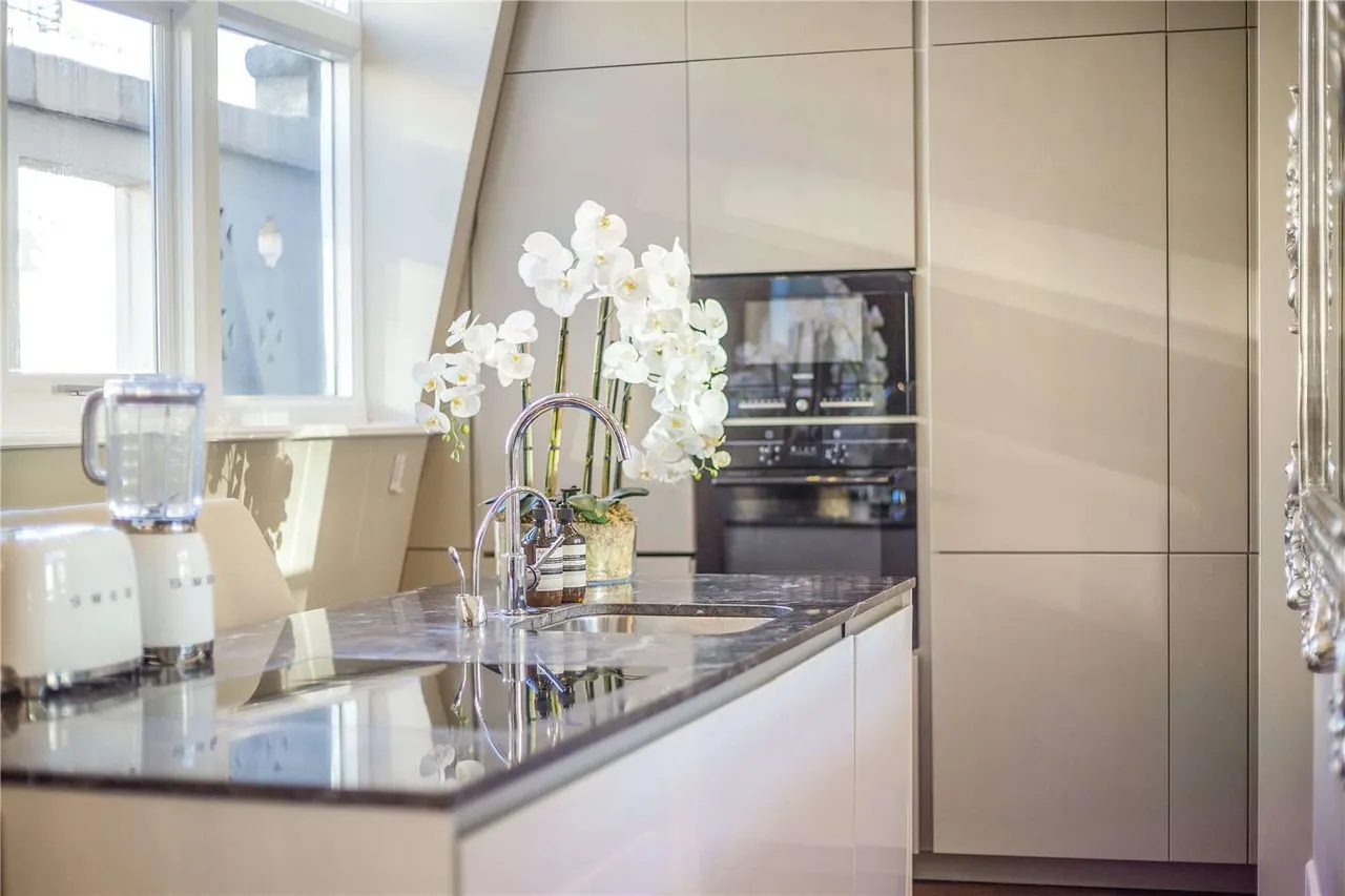 Bank Chambers, 25 Jermyn Street, London, SW1Y 6HR, photo 4