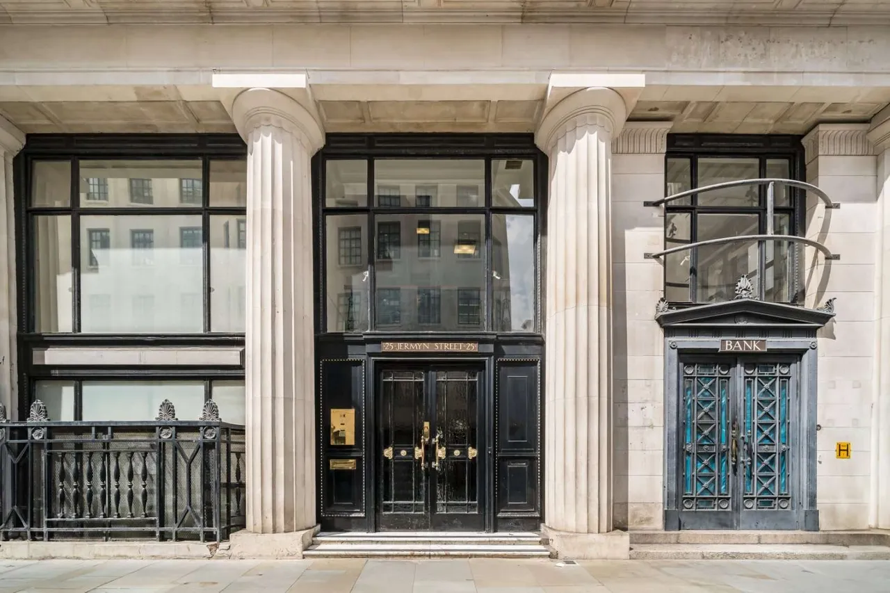 Bank Chambers, 25 Jermyn Street, London, SW1Y 6HR, photo 8